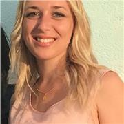 Cours particuliers - Jeune femme titulaire d'un master MEEF mention Professorat des Ecoles